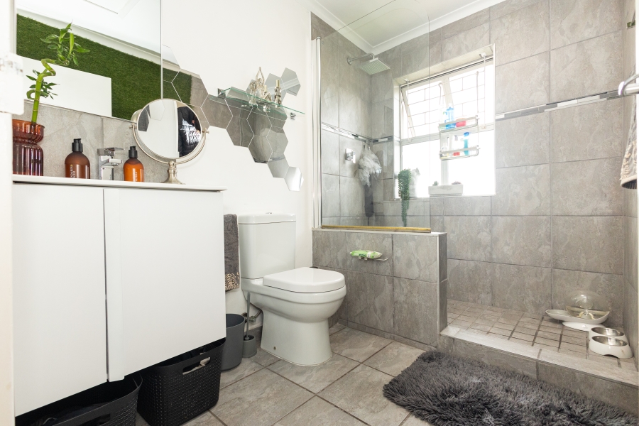 2 Bedroom Property for Sale in Vredekloof Heights Western Cape